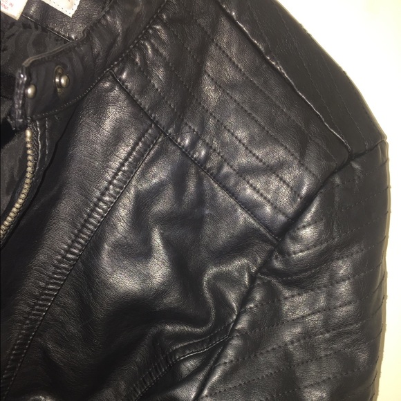 Leather jacket - Picture 2 of 3